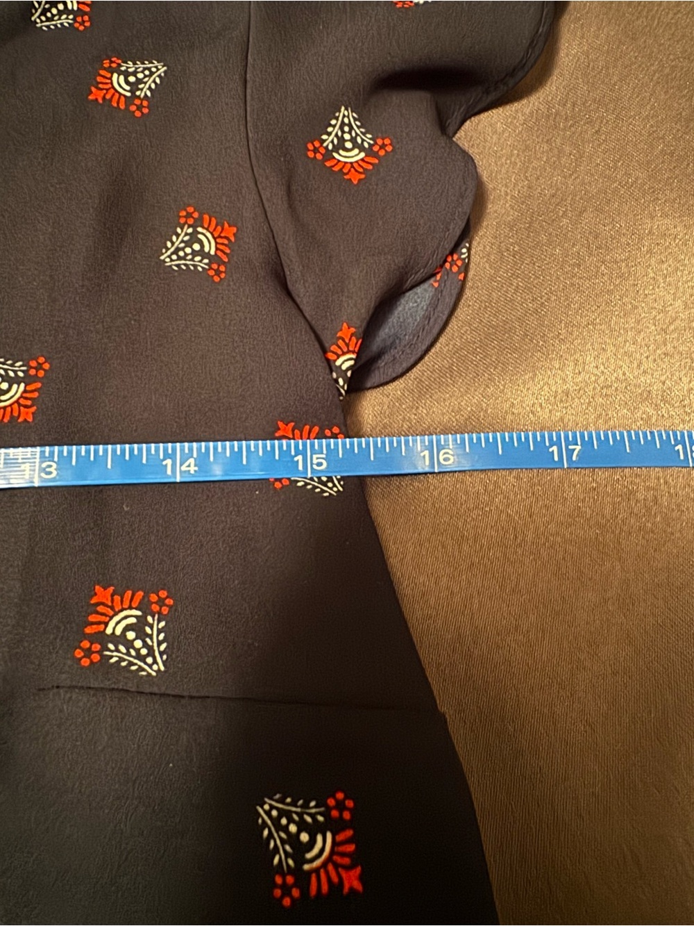 LOFT Outlet Navy Blue Flutter Sleeve Blouse Floral Geo Print V-Neck Top -Size Mp - Picture 5 of 8